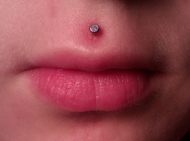 Medusa (Philtrum) Nose Piercing Pain, Scar, Risks, Jewelry, Price