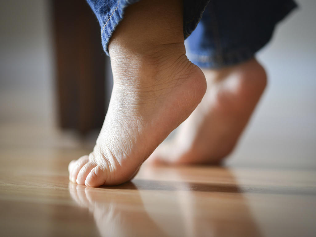 idiopathic toe walking shoes
